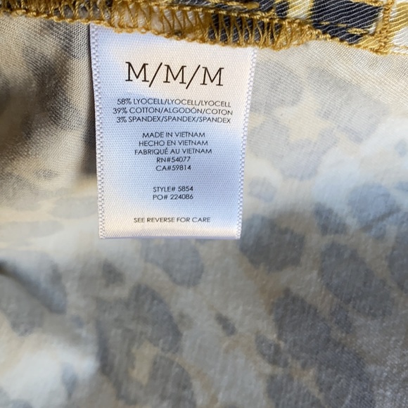 Cabi 5854 Providence Shirt Jacket, safari print - Picture 12 of 15